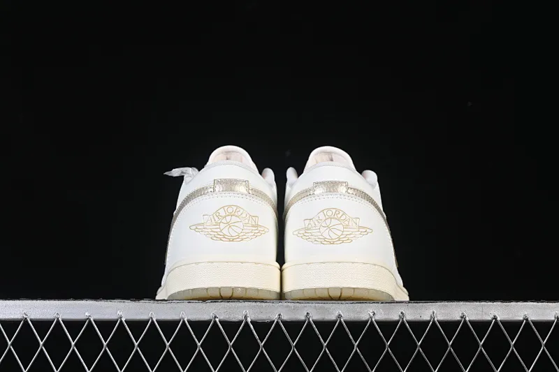 All Categories Air Jordan Jordan Series Basketball Shoes Air Jordan 1 Low Air Jordan 1 Low AJ1 Joe 1 Meter Platinum Retro Culture Leisure Sports Shoes HV5157-100